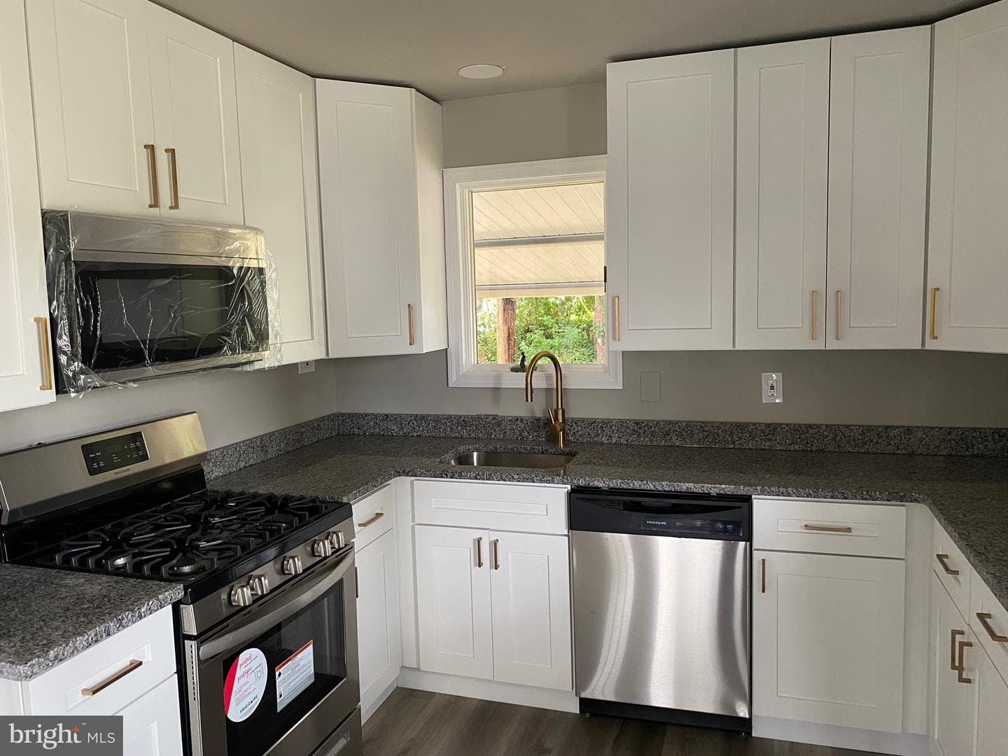 1403 Birchwood Avenue photo 6