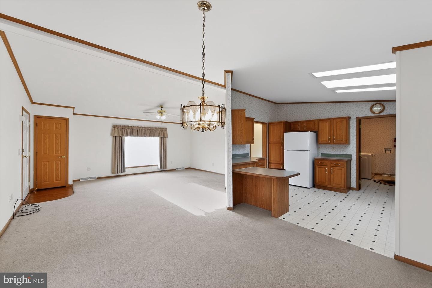405 Village Way photo 11
