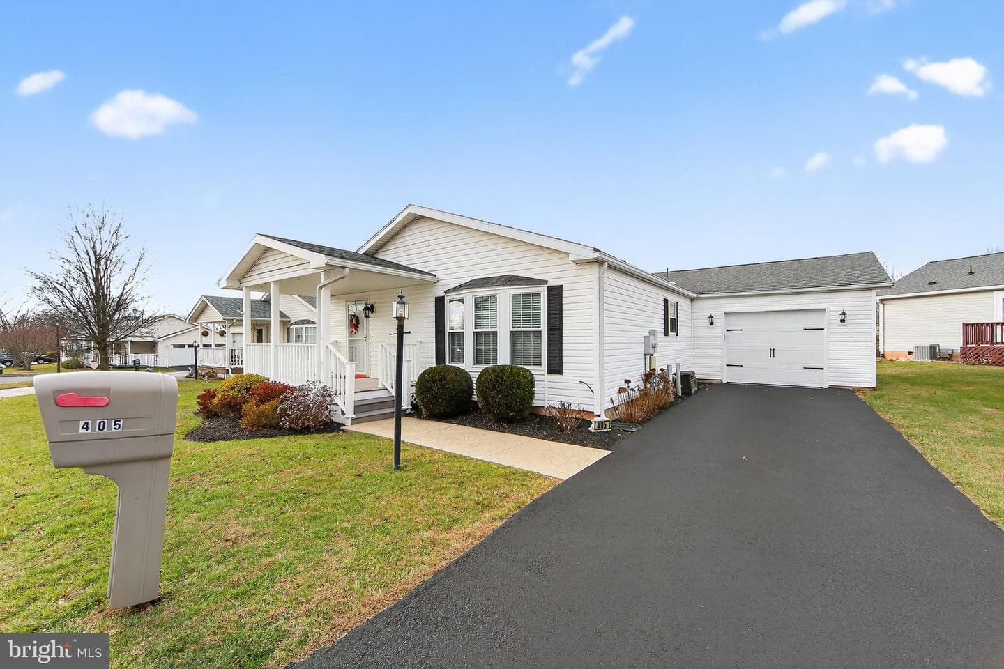 405 Village Way photo 3