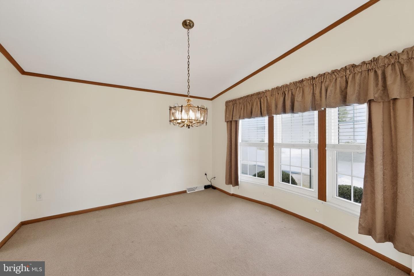 405 Village Way photo 8