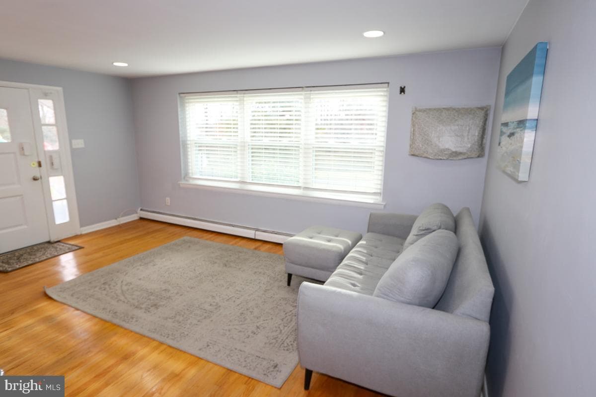 605 Burke Avenue photo 11