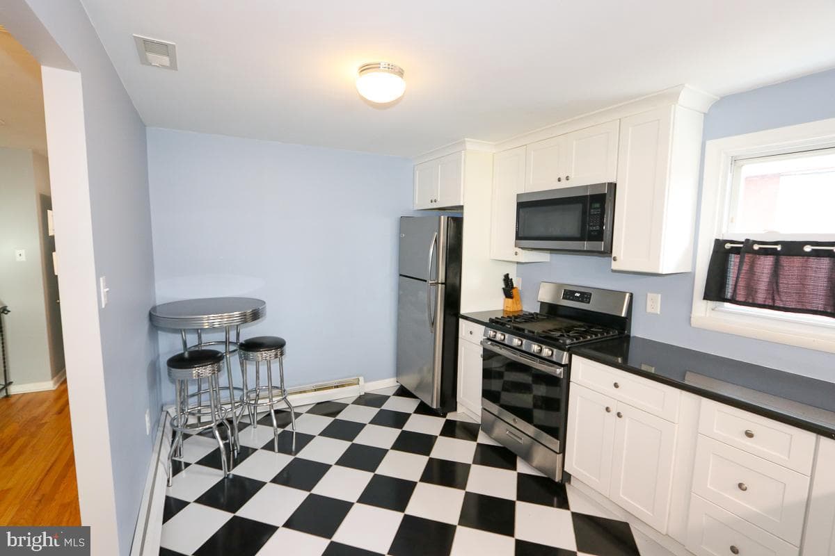 605 Burke Avenue photo 17