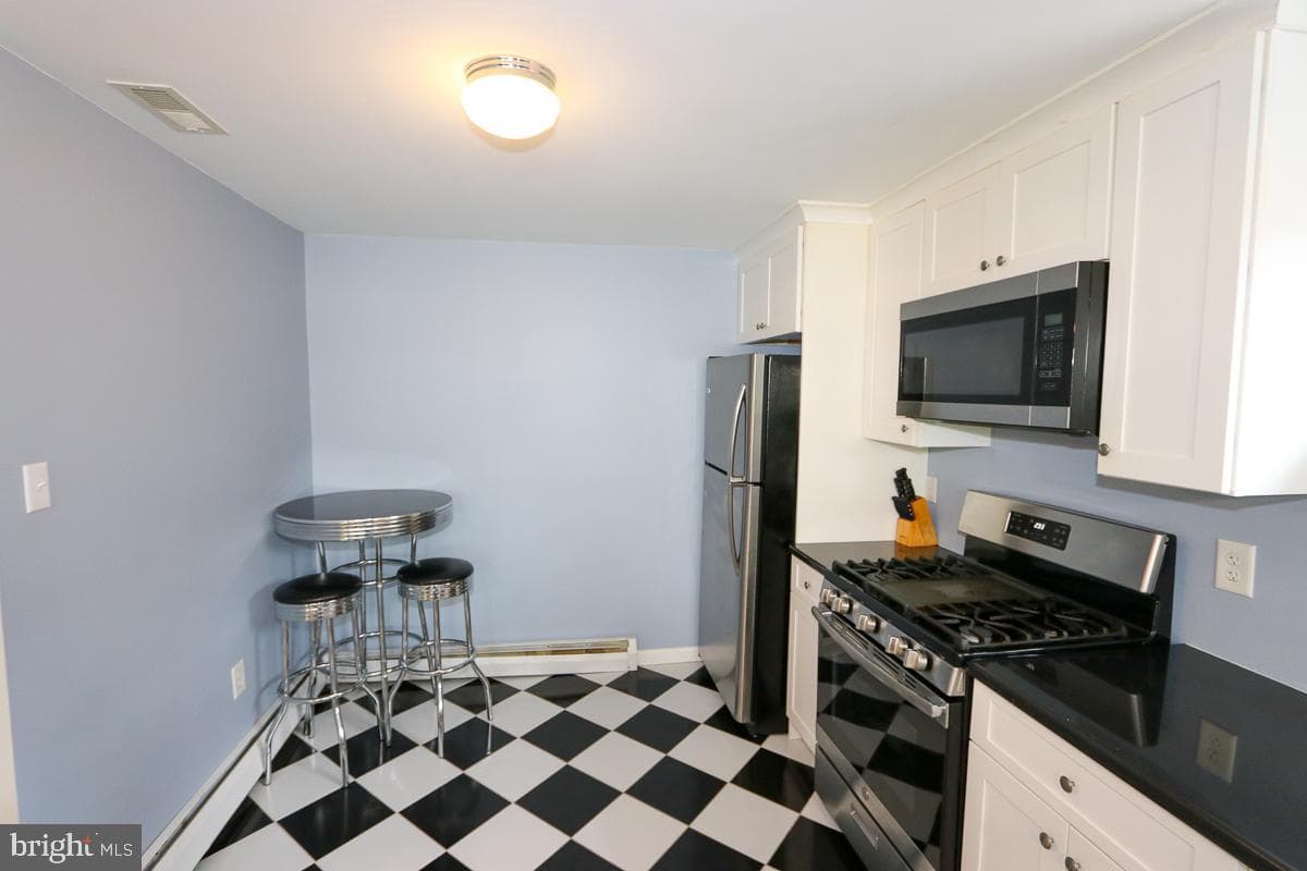 605 Burke Avenue photo 19