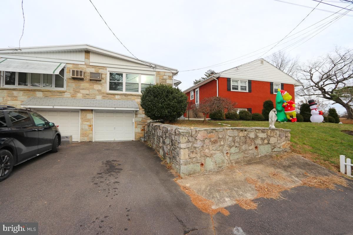 605 Burke Avenue photo 2