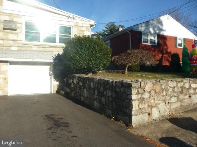 605 Burke Avenue photo 3