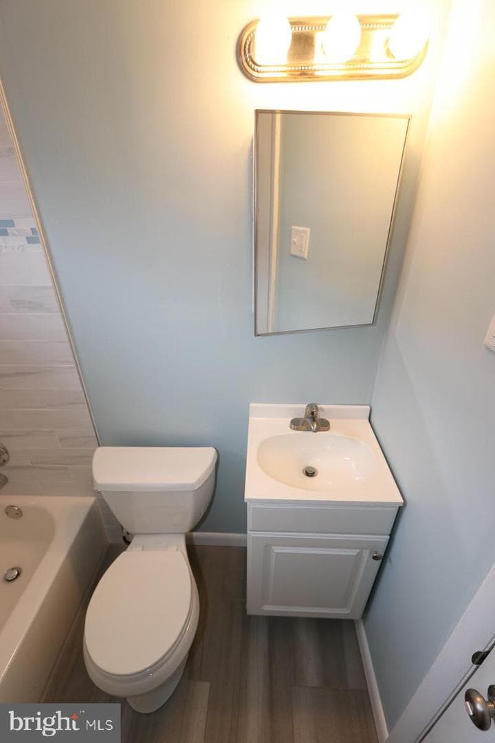 605 Burke Avenue photo 31
