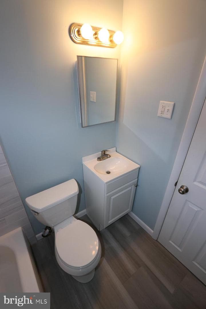 605 Burke Avenue photo 32
