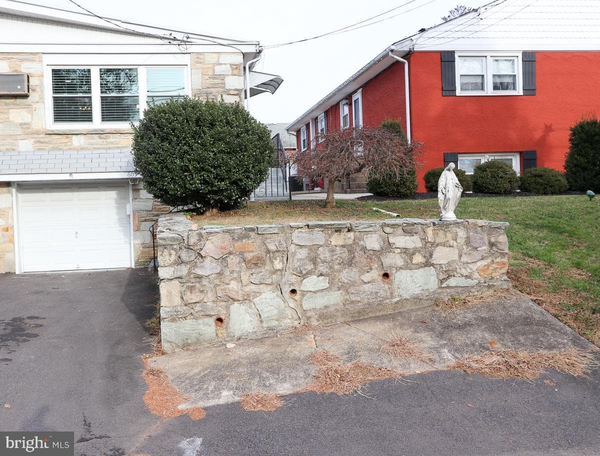 605 Burke Avenue photo 4