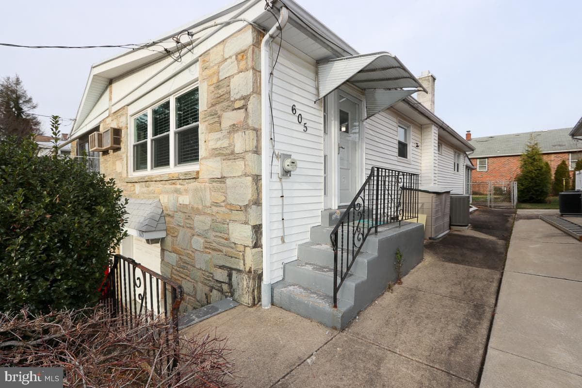 605 Burke Avenue photo 42