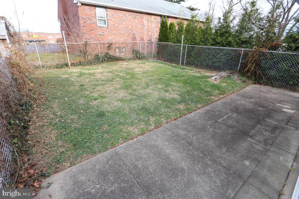 605 Burke Avenue photo 47