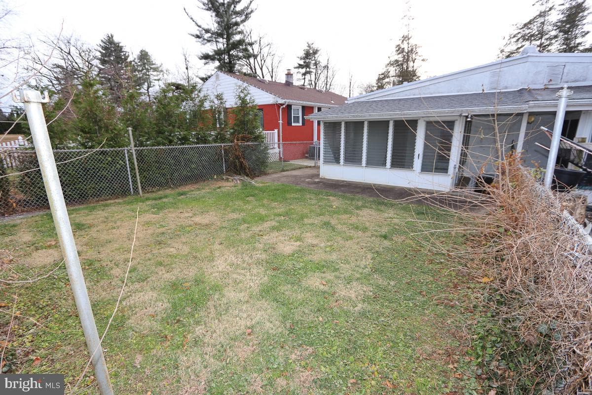 605 Burke Avenue photo 48