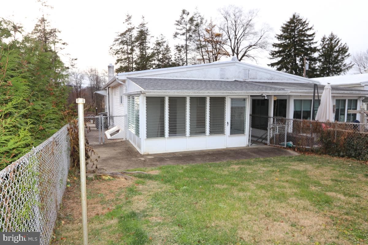 605 Burke Avenue photo 49