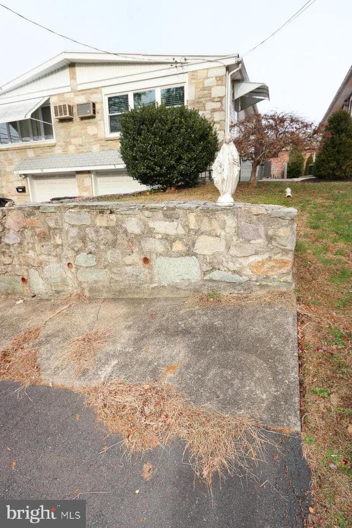 605 Burke Avenue photo 5