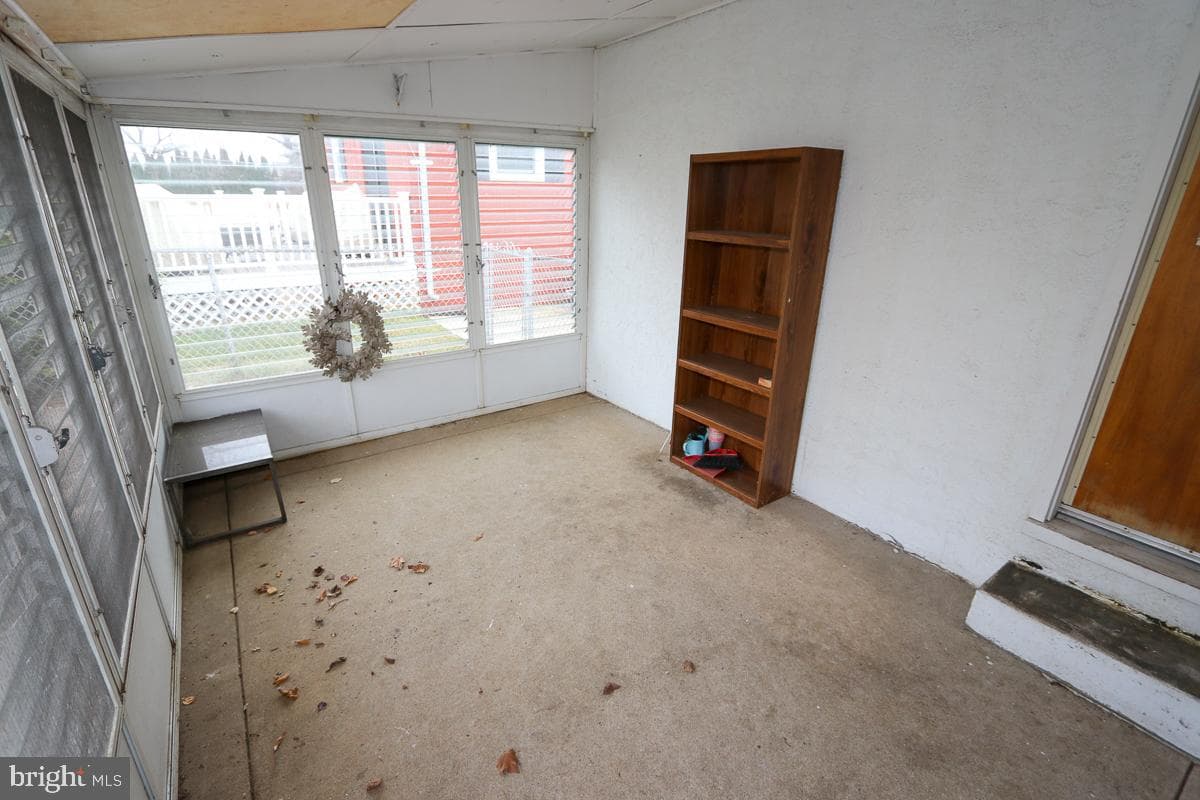 605 Burke Avenue photo 52