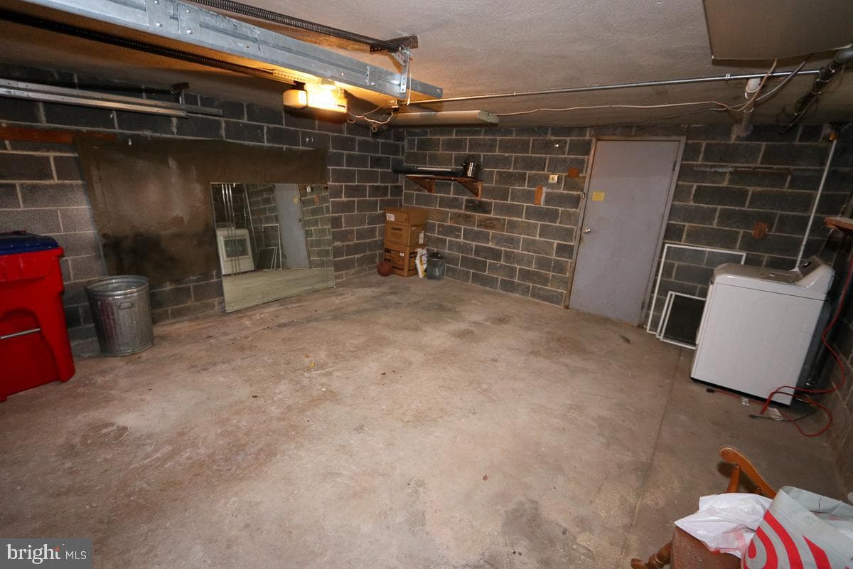 605 Burke Avenue photo 58