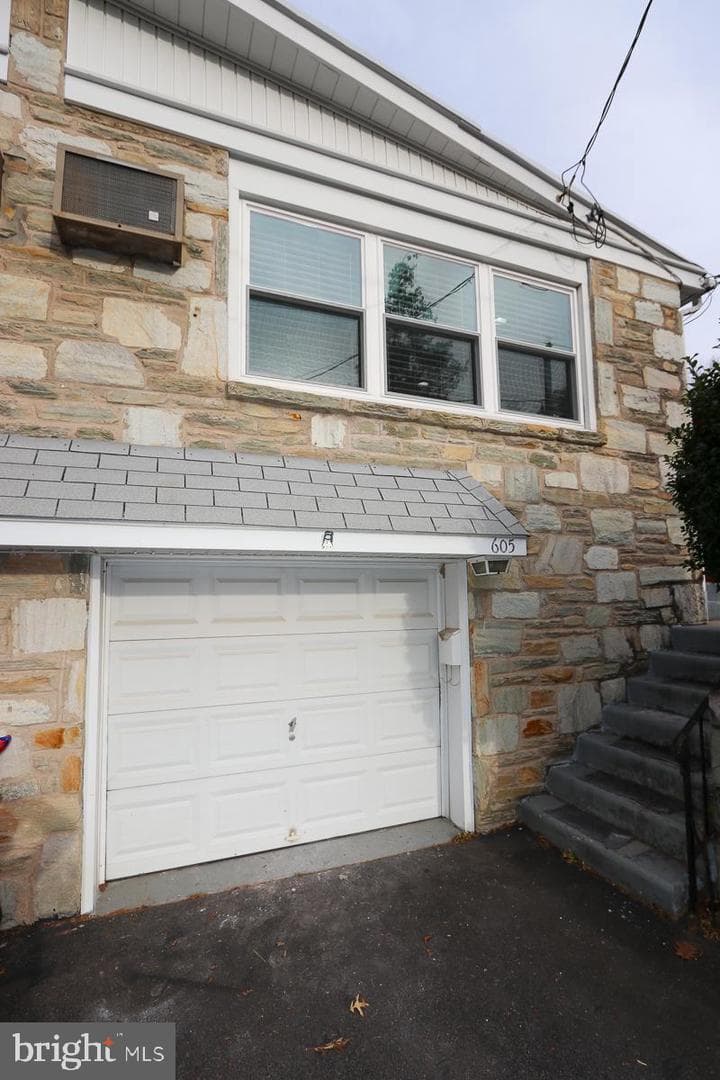 605 Burke Avenue photo 6