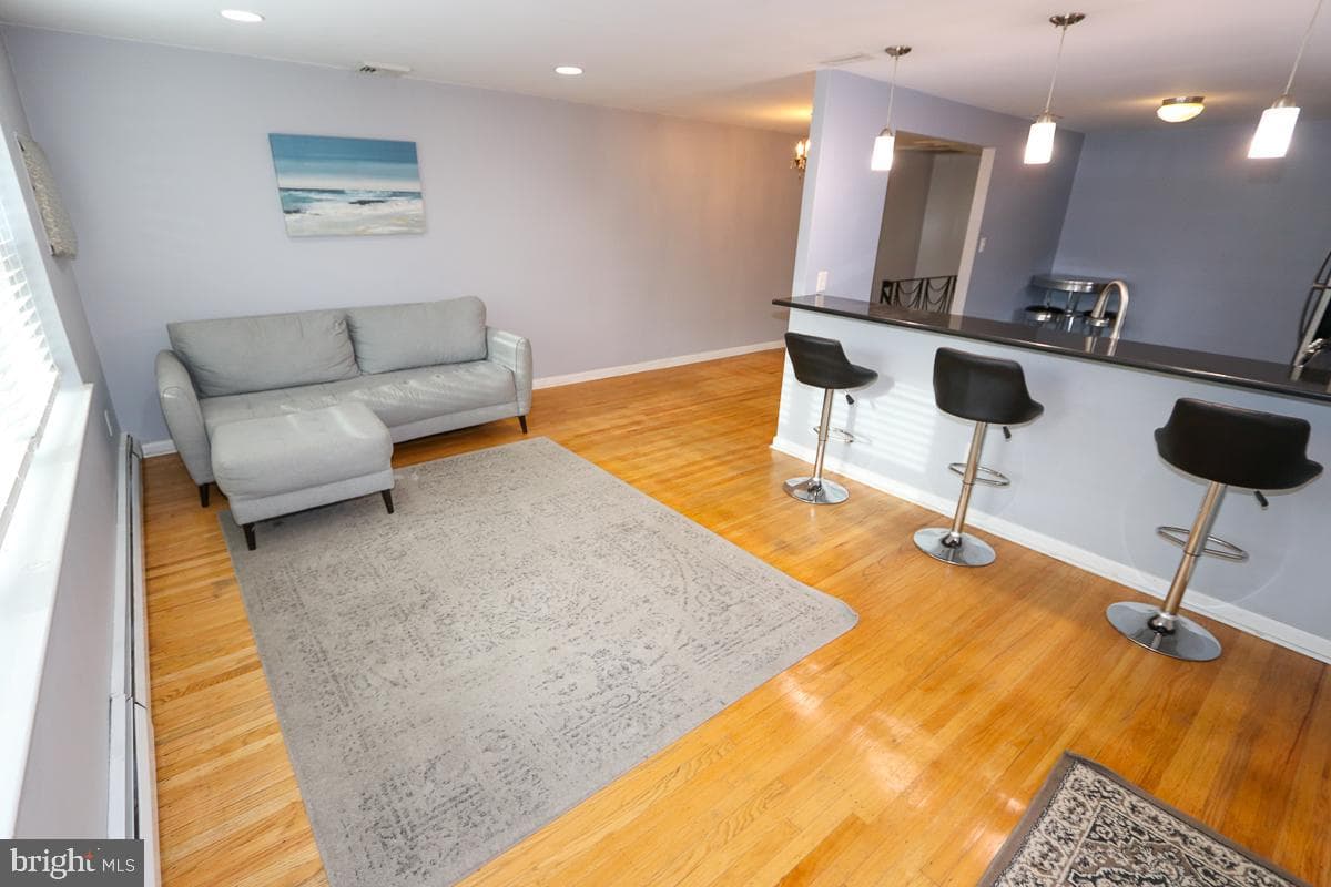 605 Burke Avenue photo 9