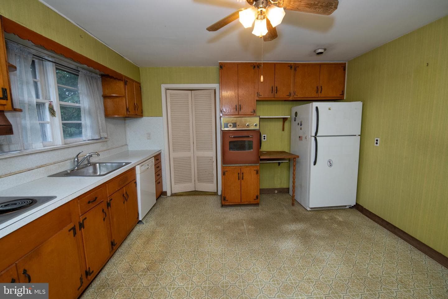 1300 Kirks Lane photo 15
