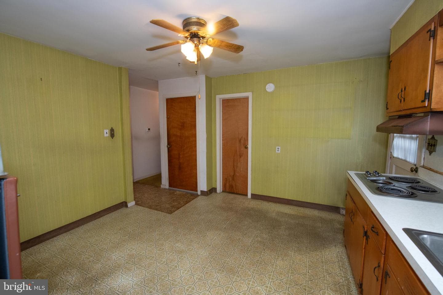 1300 Kirks Lane photo 22