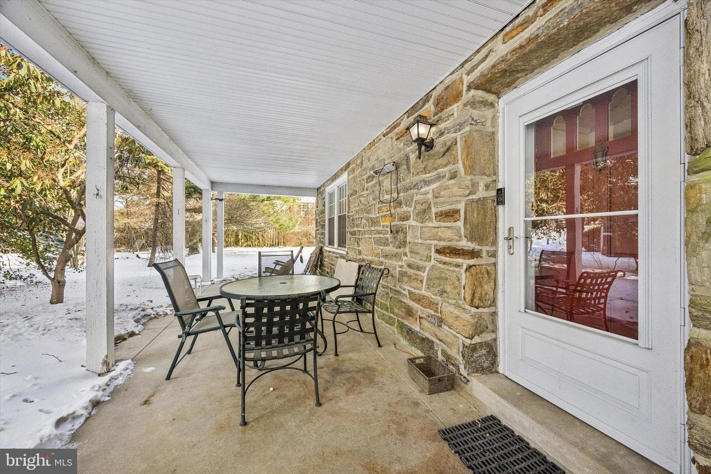 1039 Wellington Road photo 3