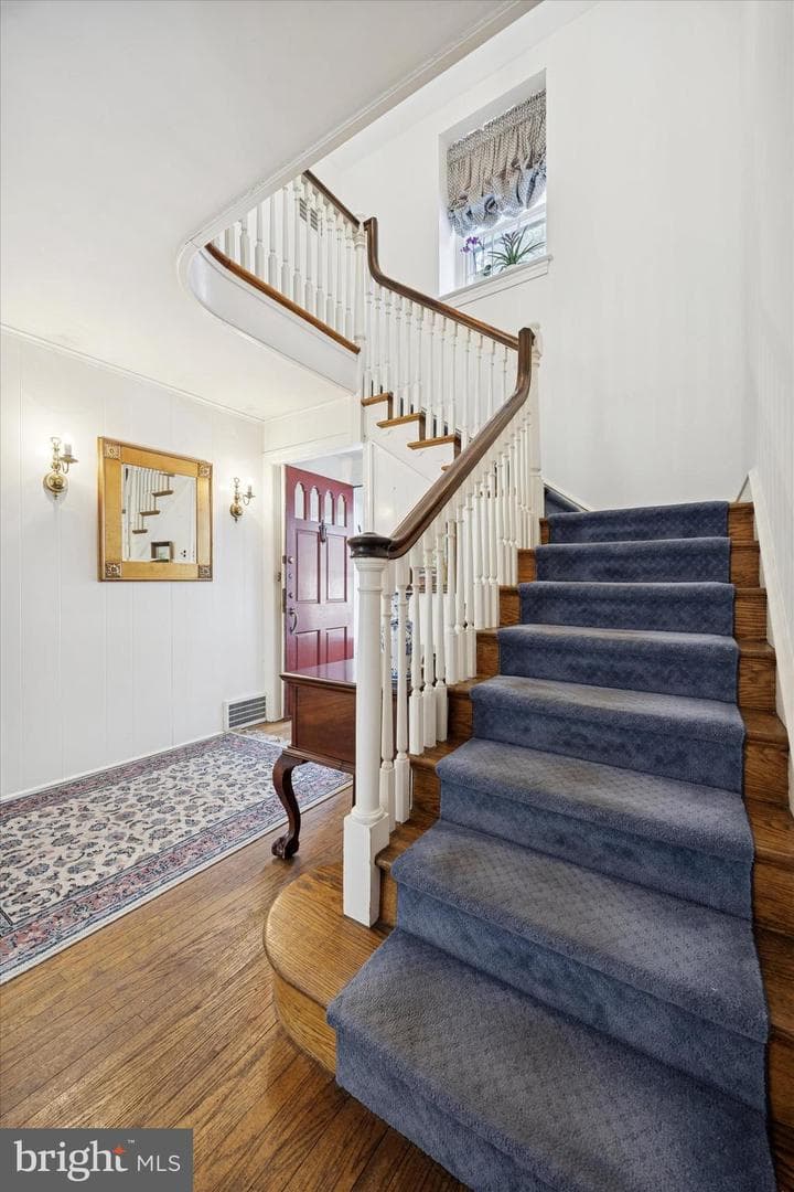 1039 Wellington Road photo 6