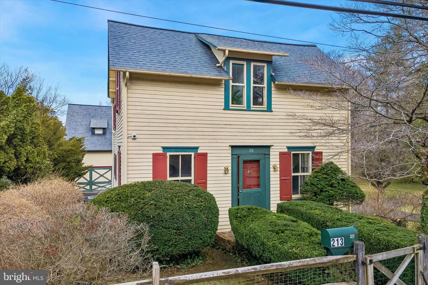 213 Royal Avenue photo 37