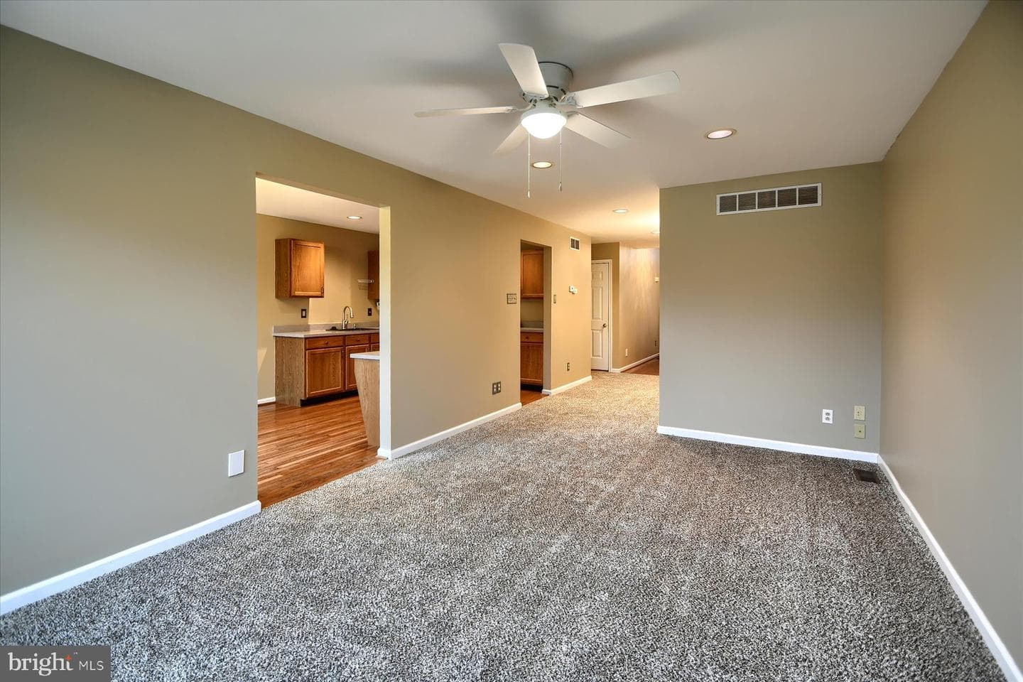 557 Broxton Court photo 13