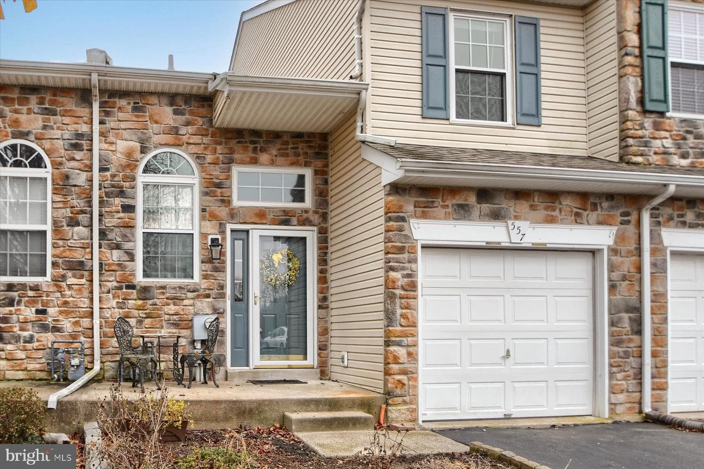 557 Broxton Court photo 3