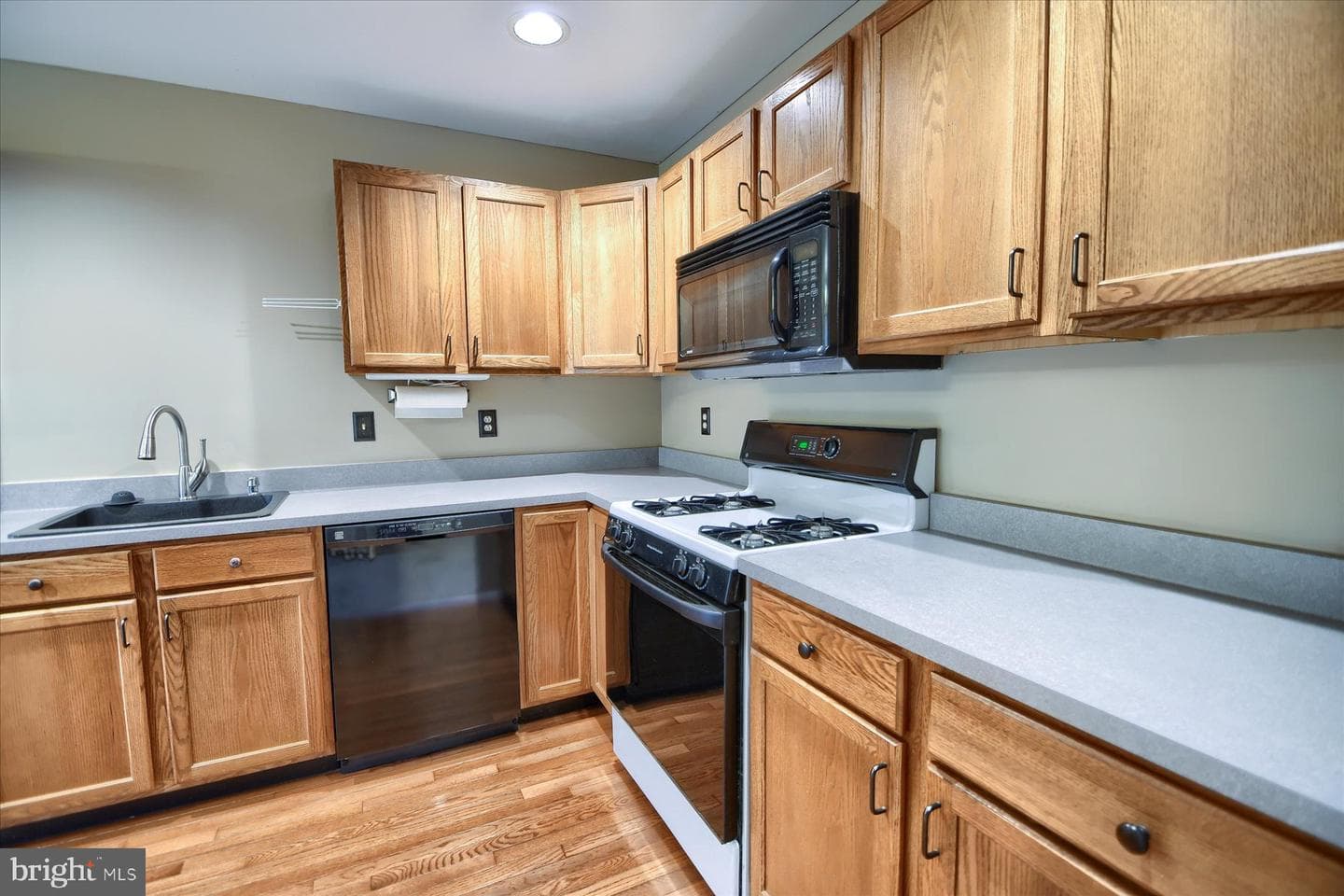557 Broxton Court photo 9