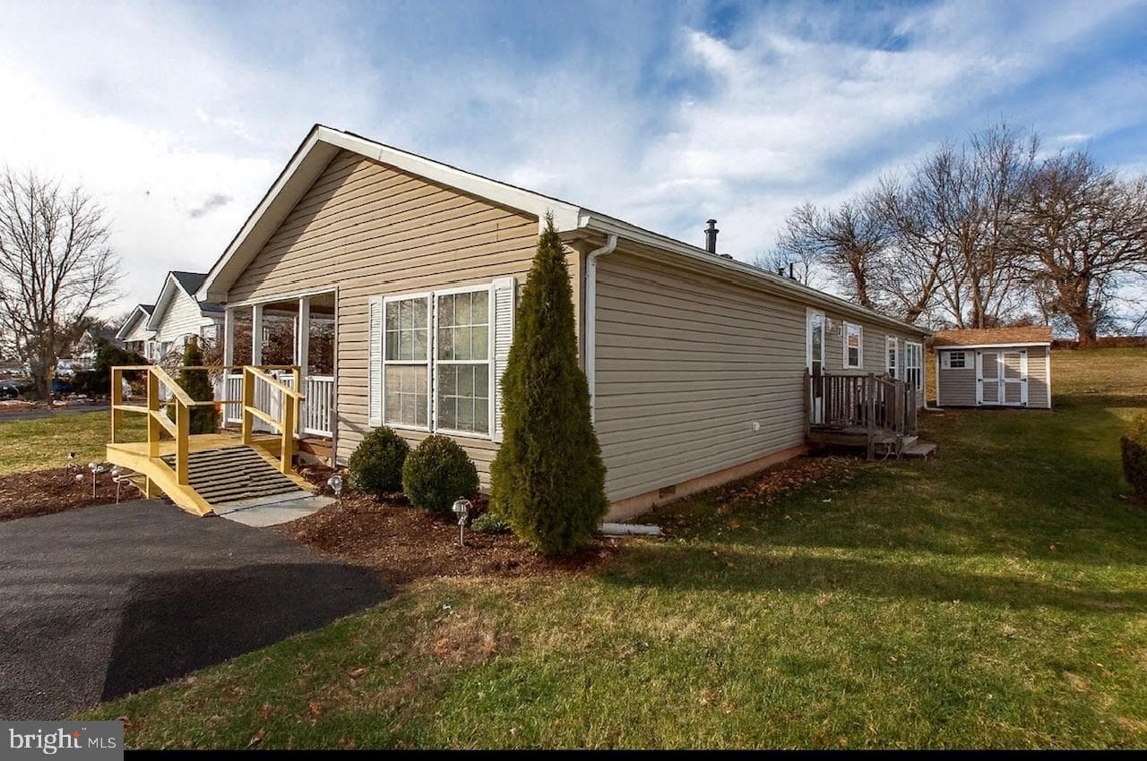 303 Carver Lane photo 2