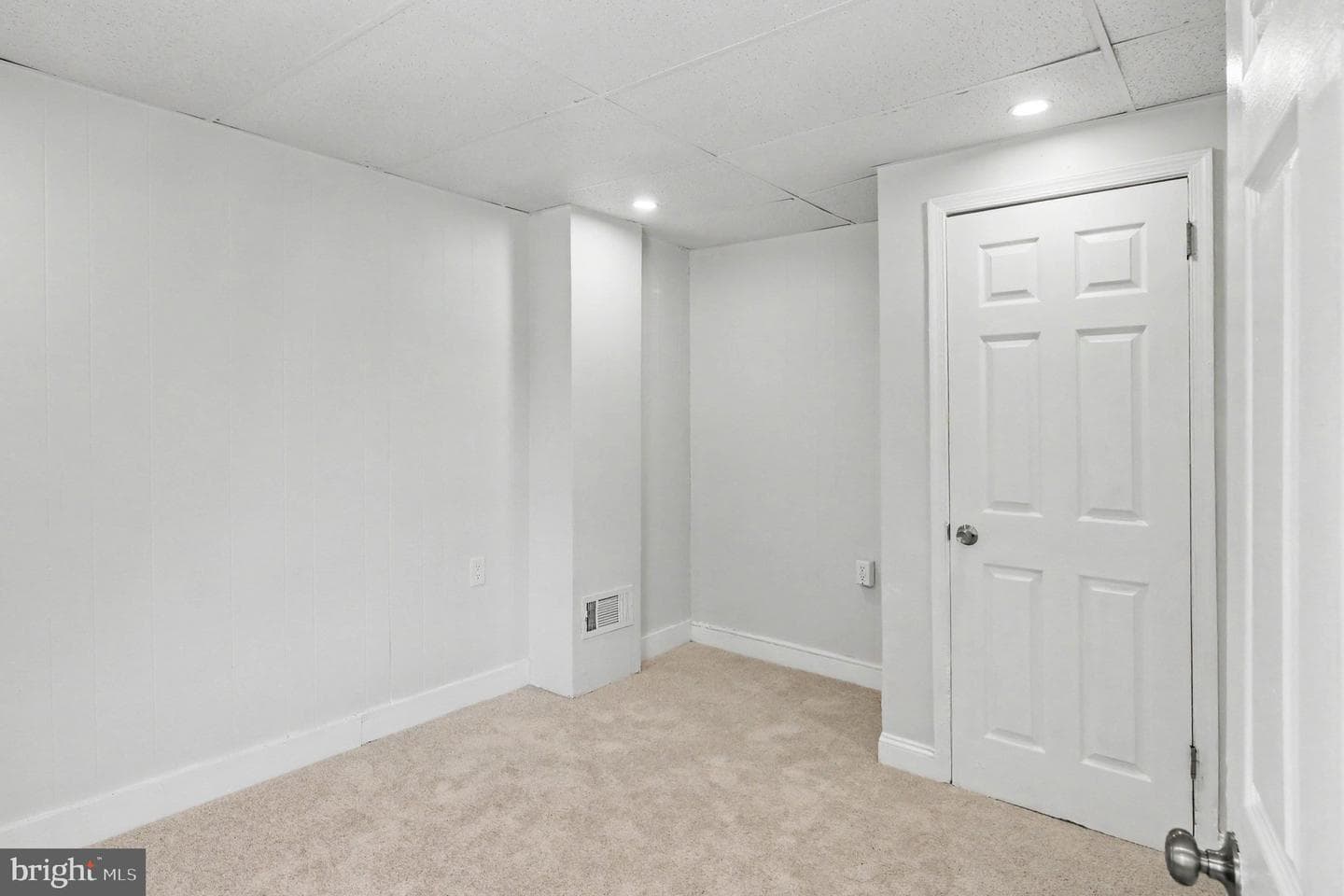 443 Walnut Street photo 17