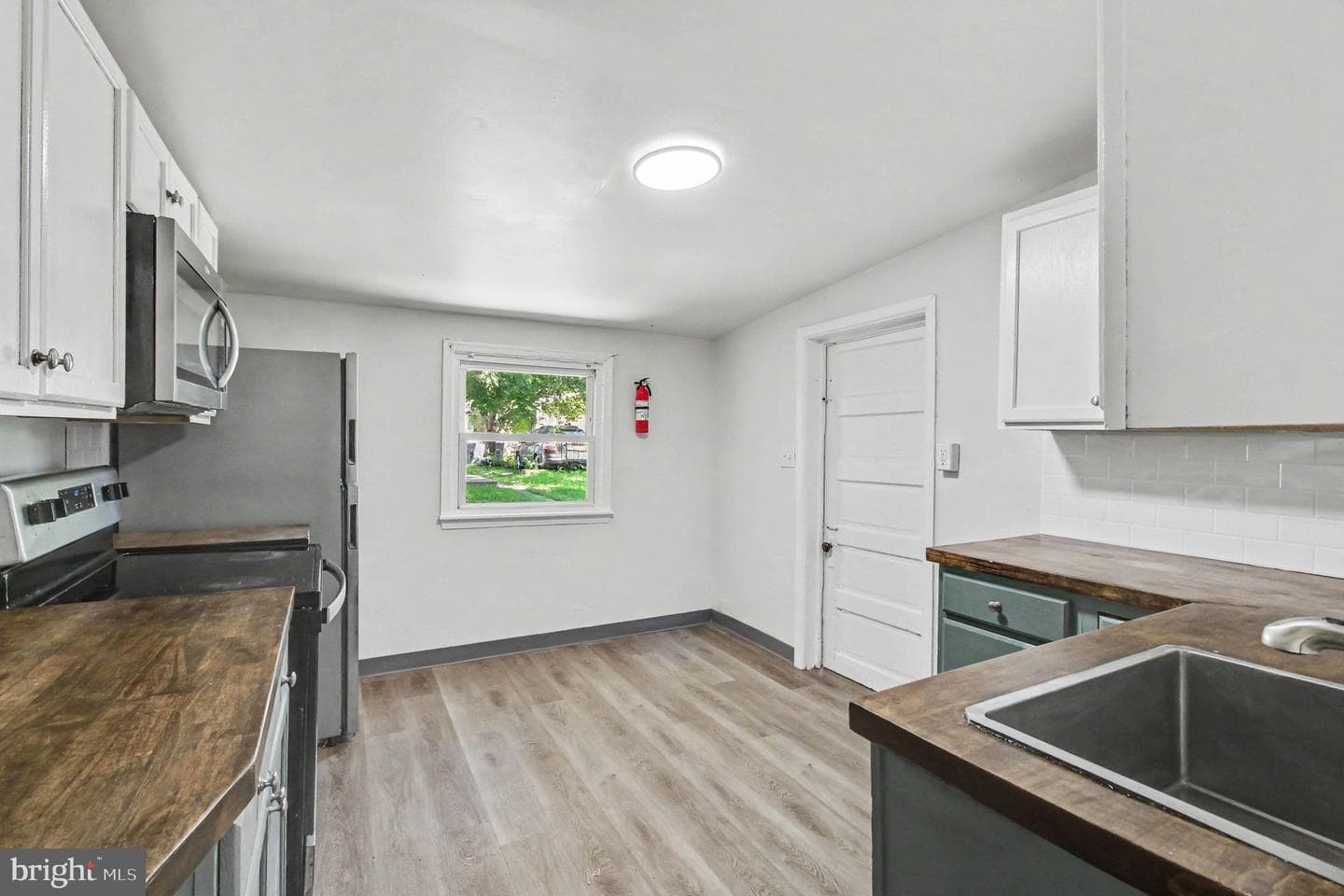 443 Walnut Street photo 8