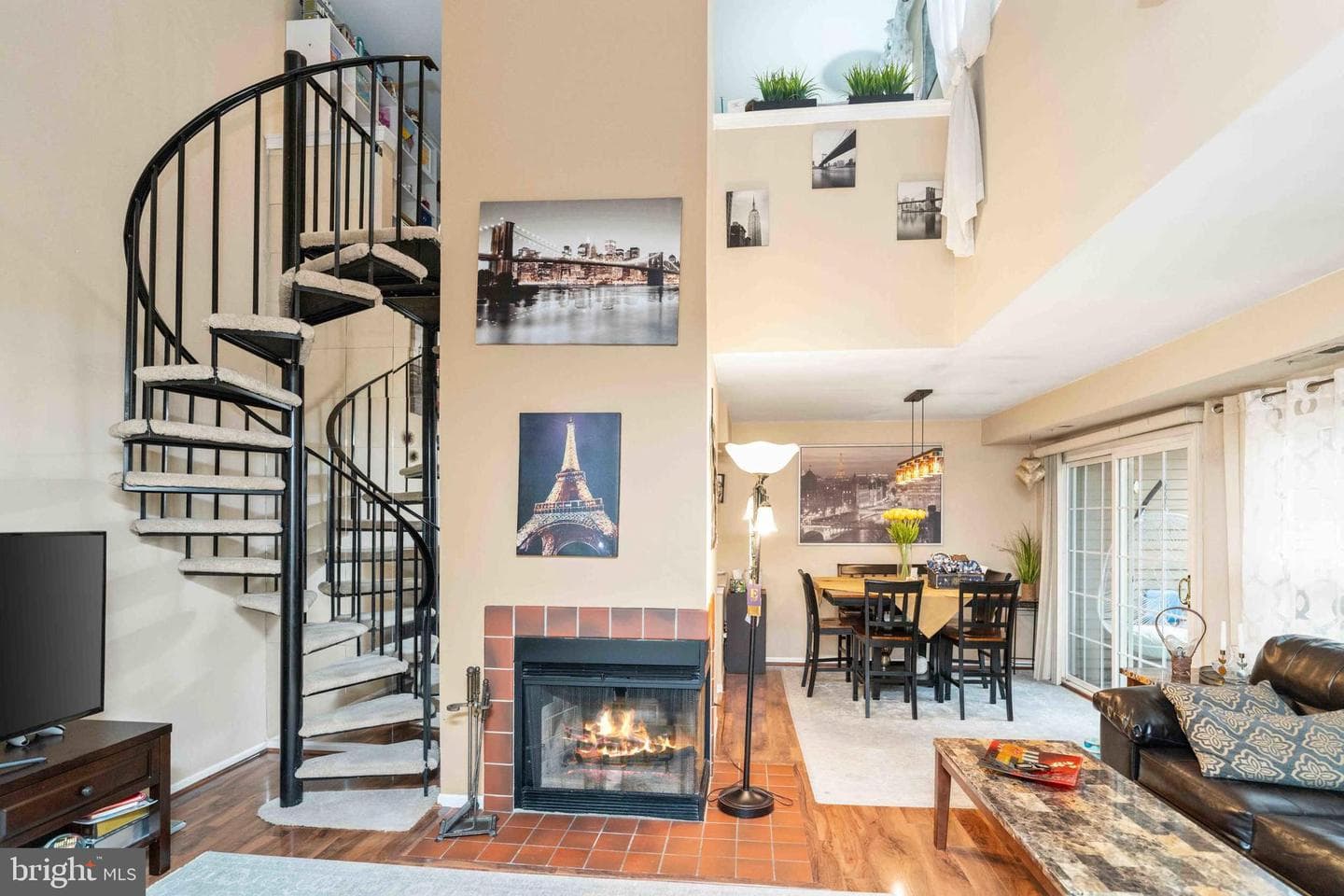 46 Woodbine Court photo 2