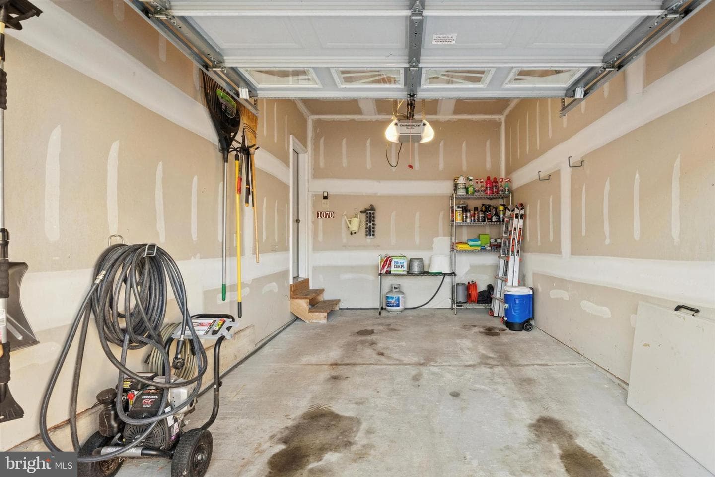 1070 Rosemont Terrace photo 25
