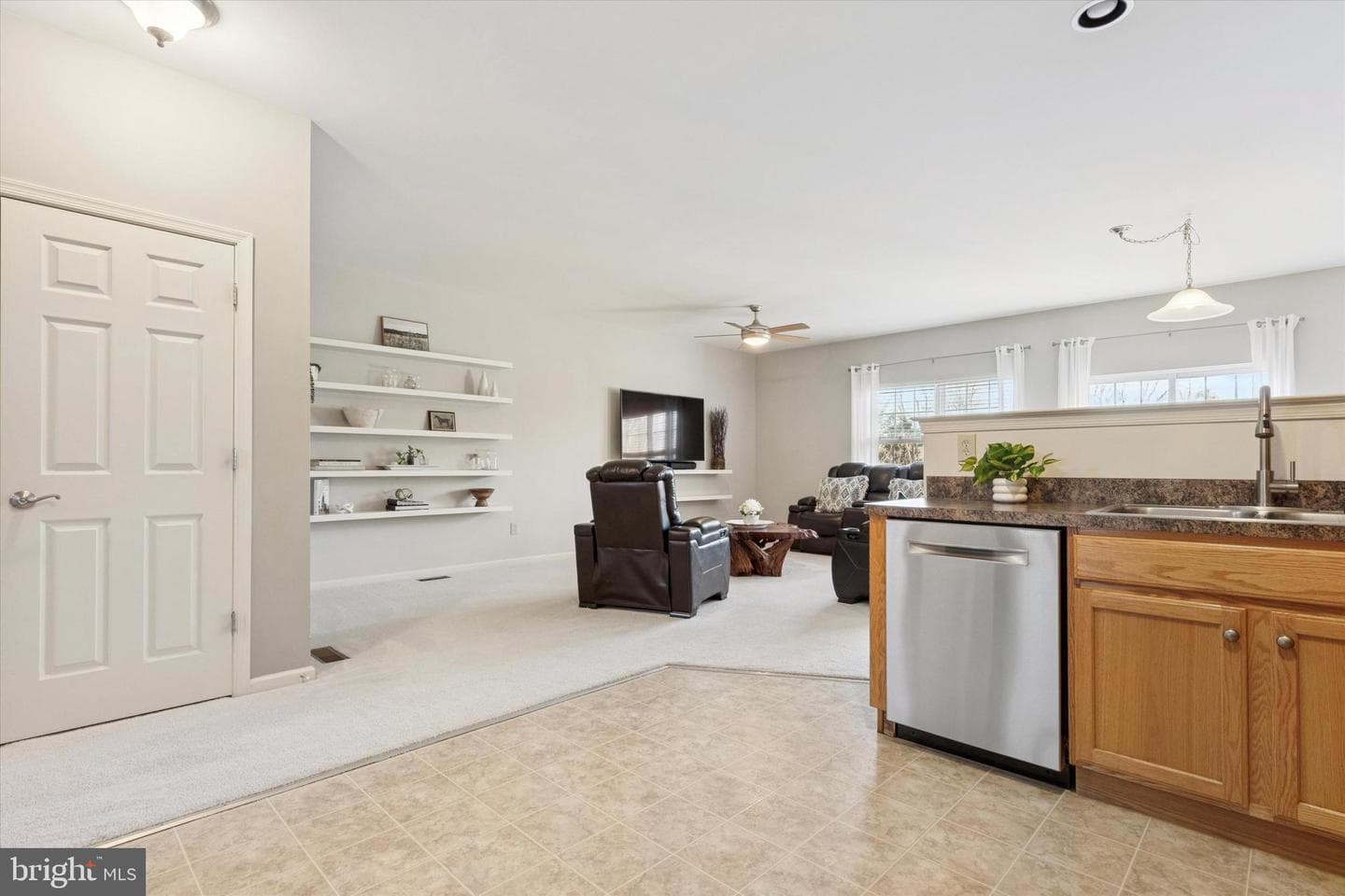 1070 Rosemont Terrace photo 6