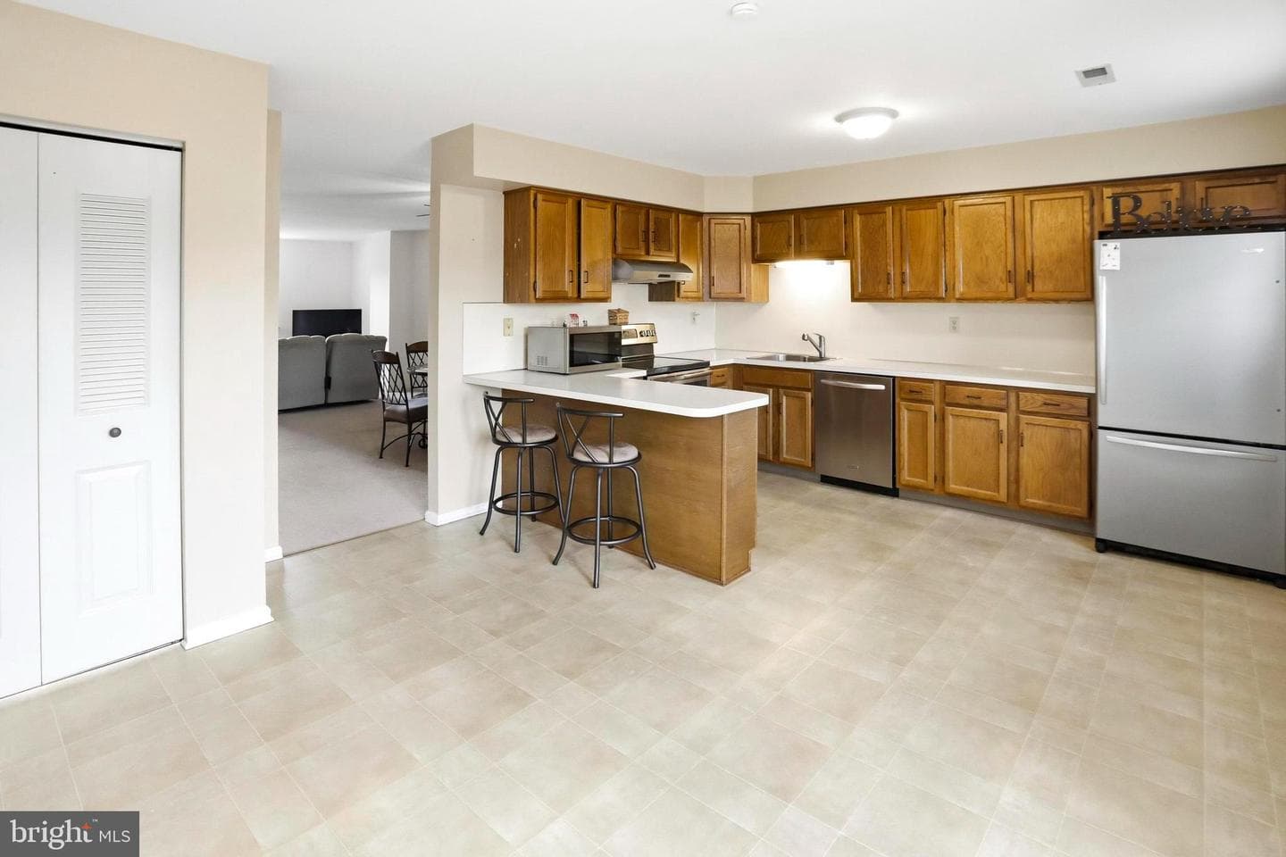 1405 Village Green Drive photo 10