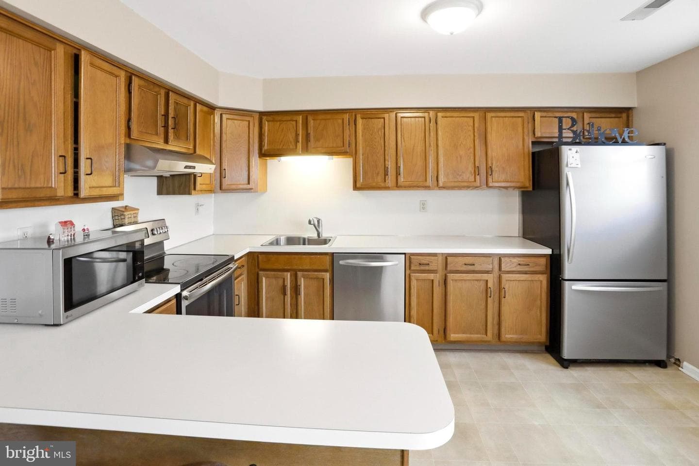 1405 Village Green Drive photo 12