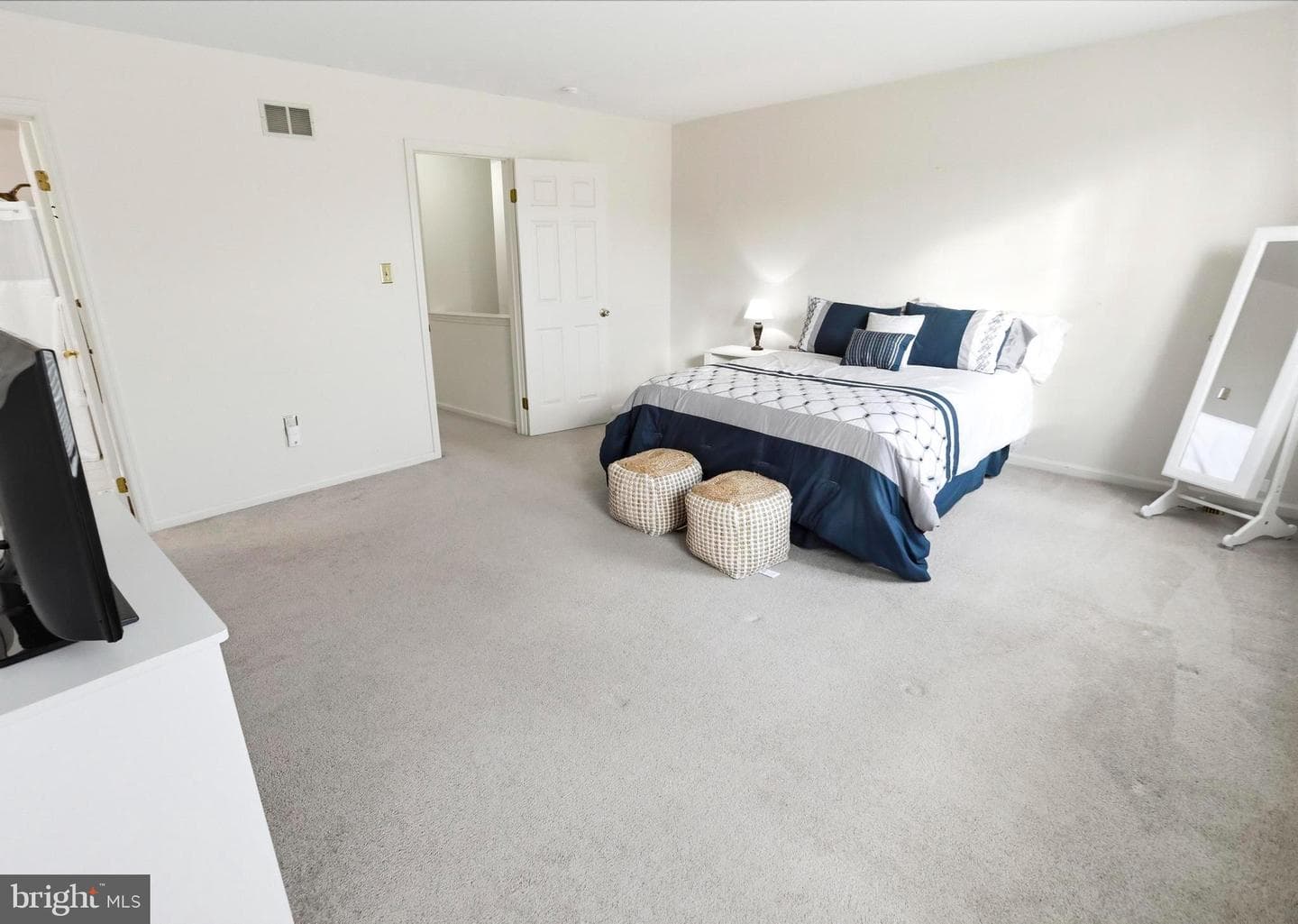 1405 Village Green Drive photo 19