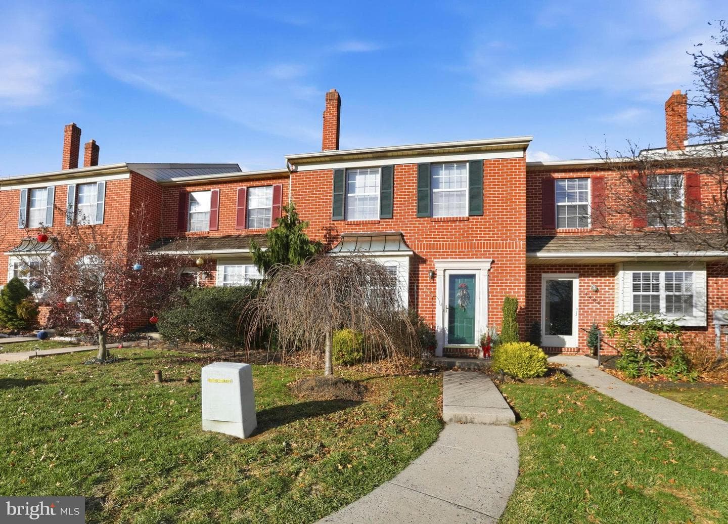 1405 Village Green Drive photo 2