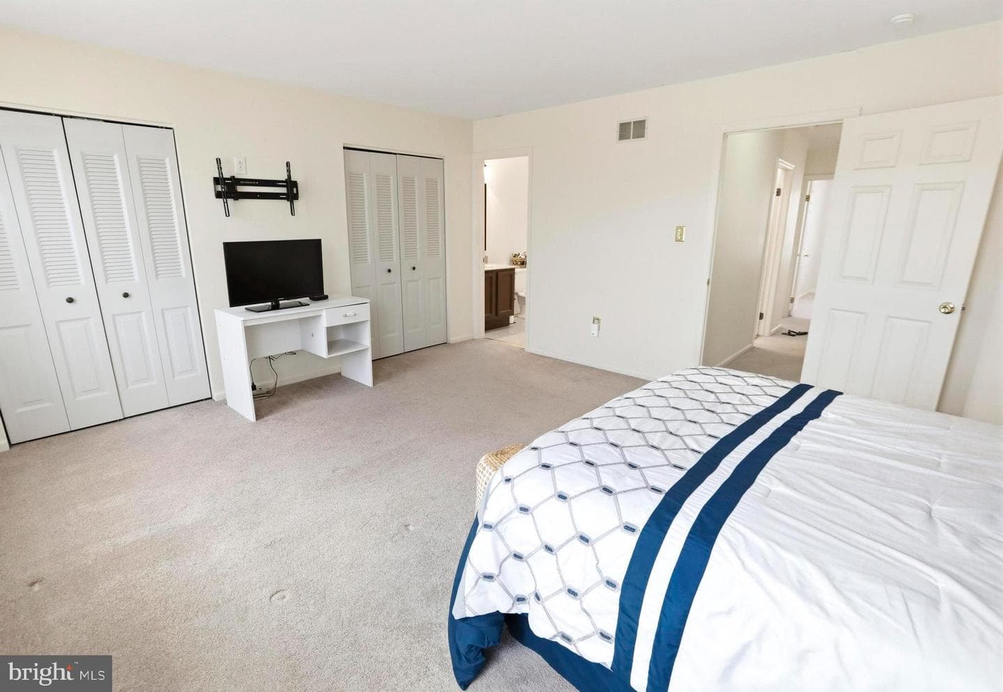 1405 Village Green Drive photo 20