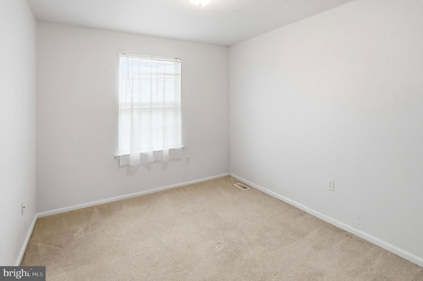 1405 Village Green Drive photo 23