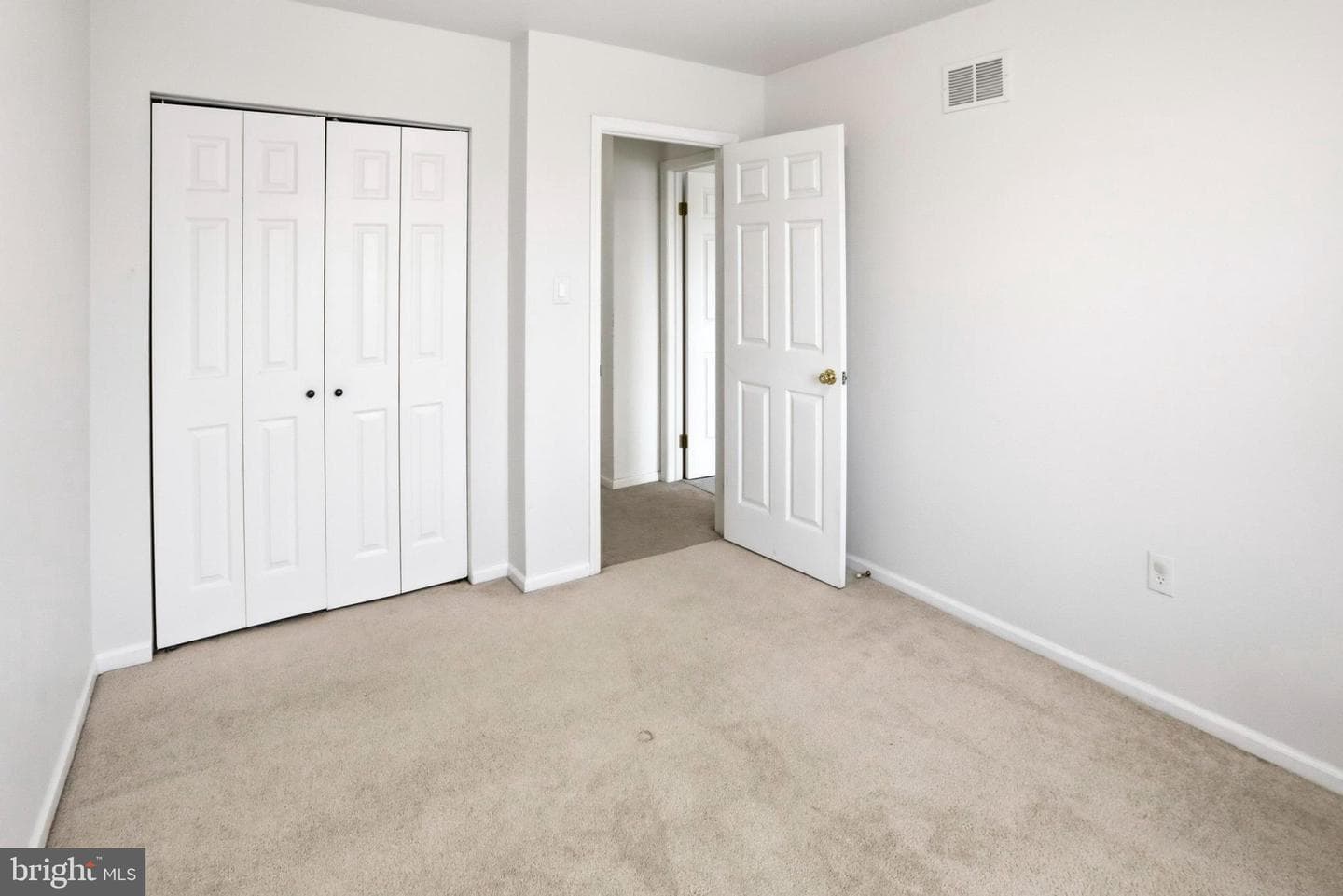 1405 Village Green Drive photo 24