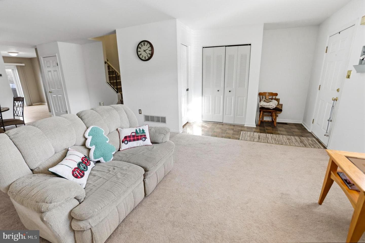 1405 Village Green Drive photo 3