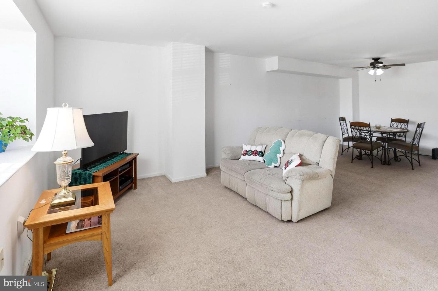 1405 Village Green Drive photo 4