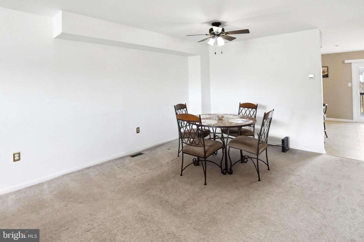 1405 Village Green Drive photo 5