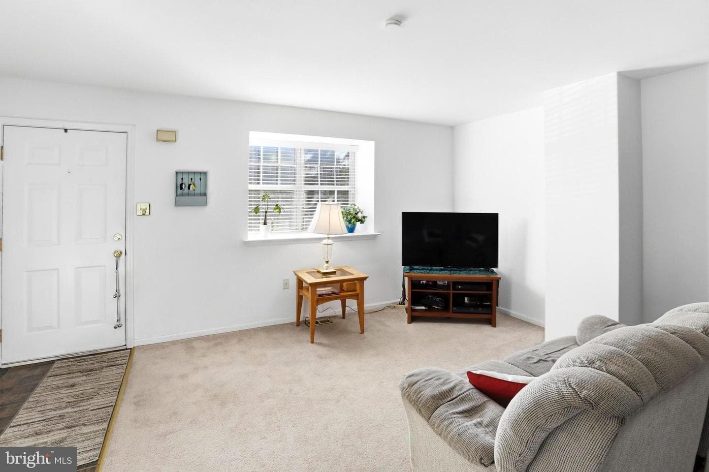 1405 Village Green Drive photo 6