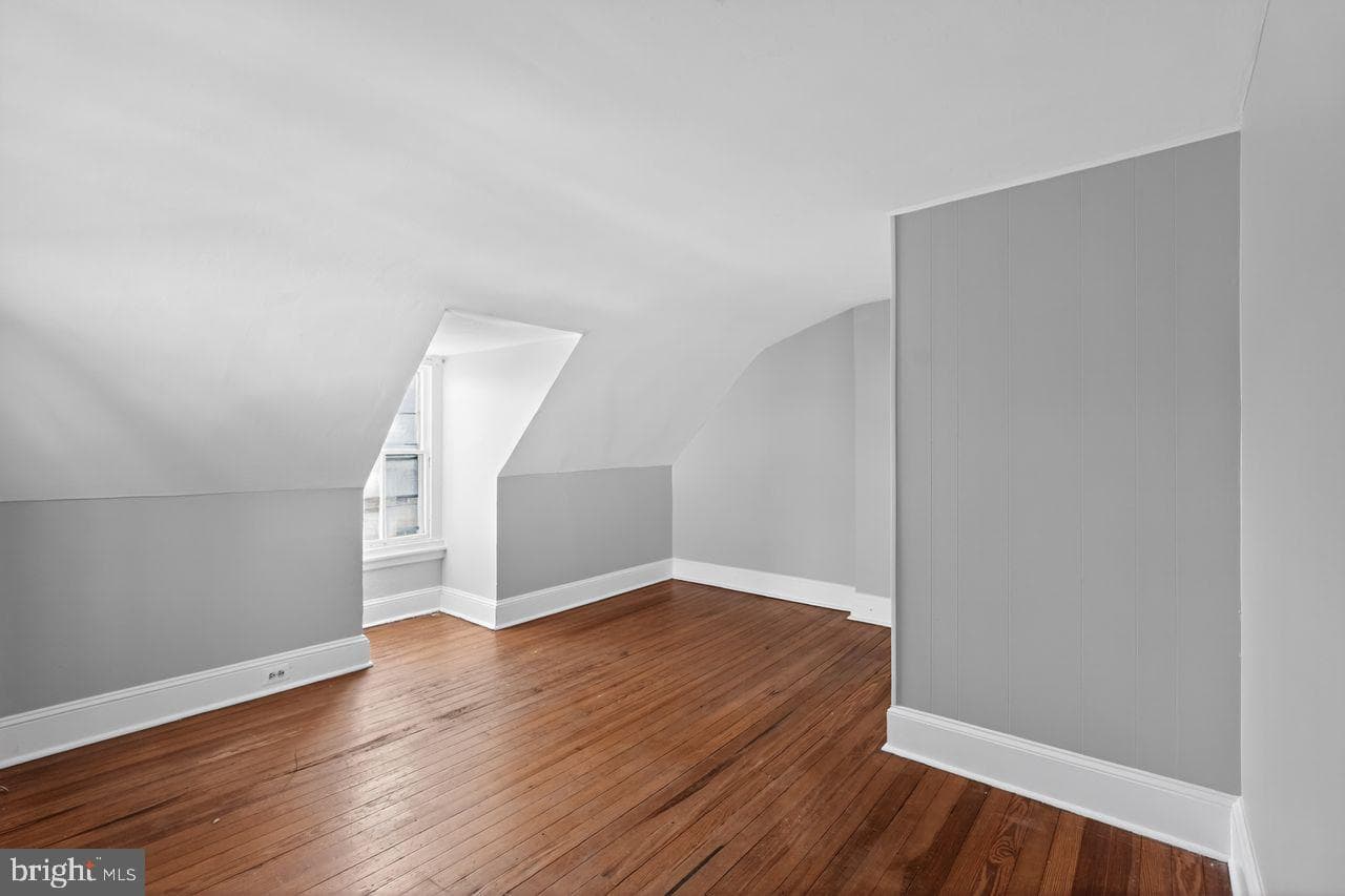 566 S Bethlehem Pike photo 29