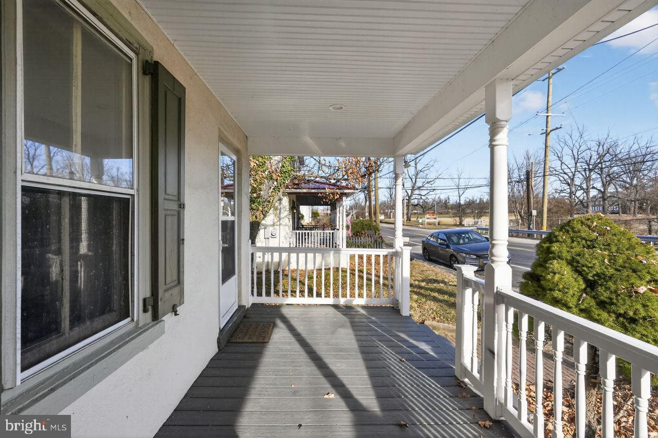 566 S Bethlehem Pike photo 3