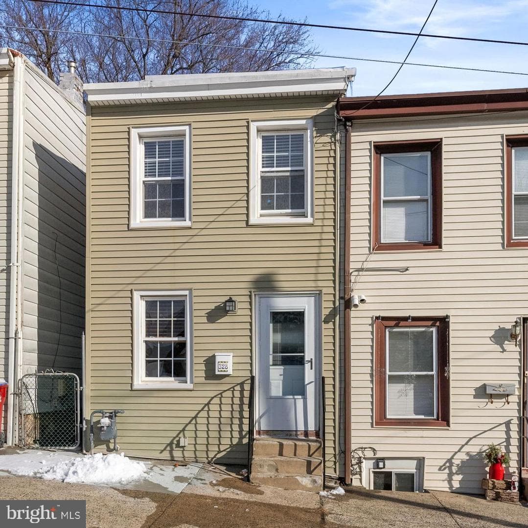 328 E 6th Avenue photo 1