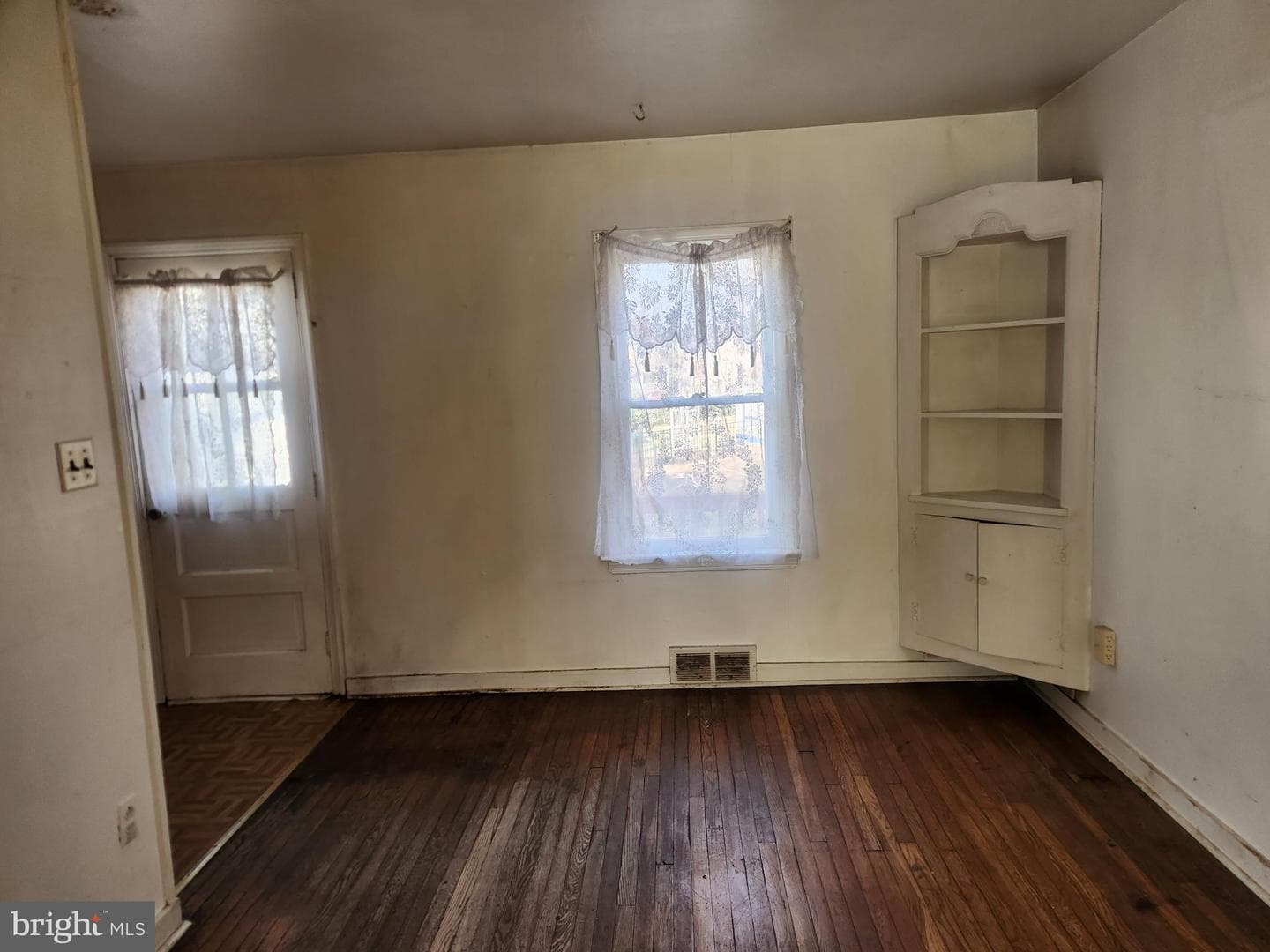 336 Elm Avenue photo 8